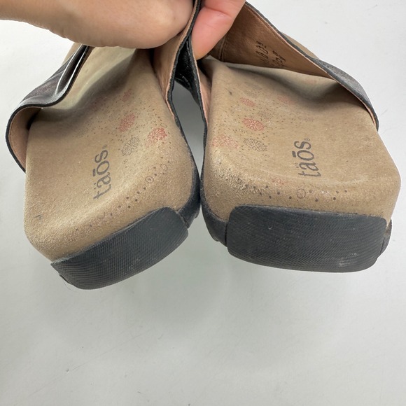 Taos Women's Silver Metallic Ruched Thong Sandals Comfort Size 7 - Picture 9 of 10